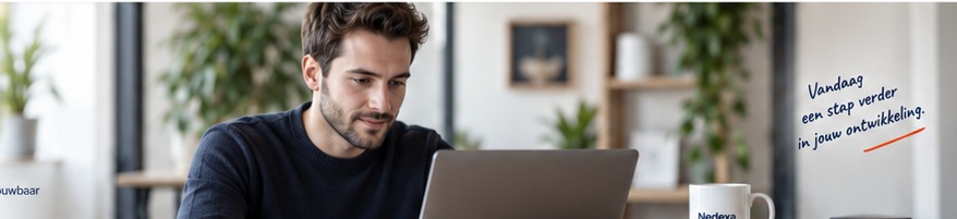 Deelnemer maakt online examen